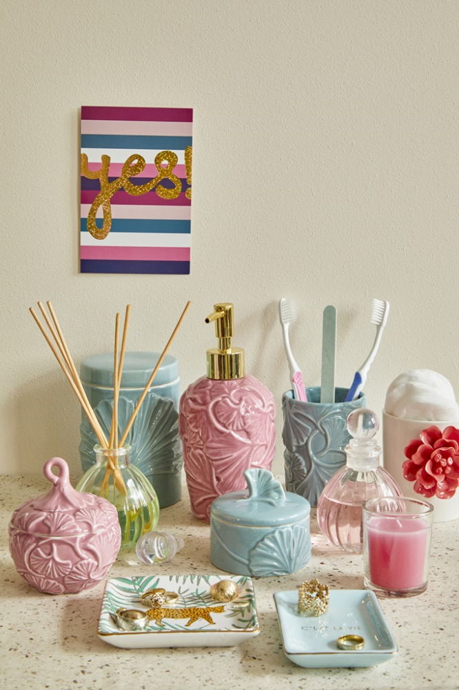 Ceramic Toothbrush Holder Embossed Petal In Dusty Pink Rice DK